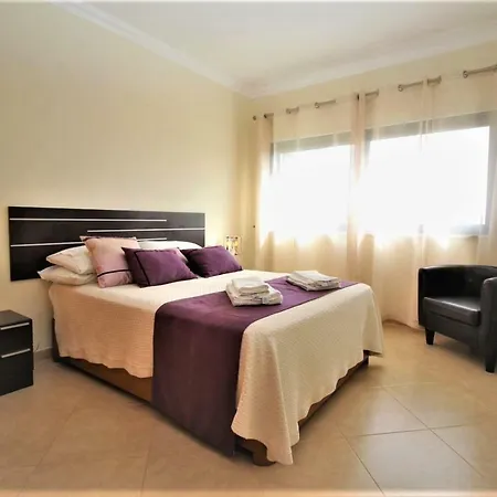 Rosa Vila *